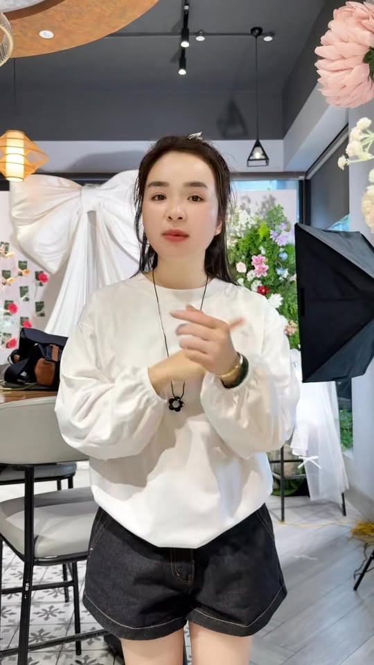 [🆕🇻🇳] Hàng Quảng Châu Rẻ + Đẹp 👕 Top1Fashion 👗  Áo xinh quá  các chị ơi @@
#129k/1áo
-Hàng vải đẹp hết nấc. Form đẹp,chất đẹp.
-Phù hợp thời tiết hè 2025.
-Thiết kế dễ phối đồ,màu sắc không kén da.
SHOP  , shares-0✔️ , likes-299❤️️ , date-2025-12-01 14:23:34🇻🇳🇻🇳🇻🇳📰🆕