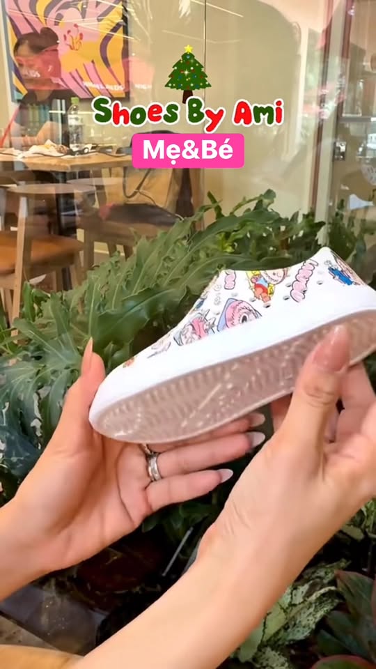 [🆕🇻🇳]  Alo Kids – Giày Dép Trẻ Em – Chuyên sỉ, lẻ giày dép trẻ em cao cấp 🧑‍🧒❤️️👶⭐️  Giày nhựa mẹ & bé – chống trơn, mềm nhẹ, họa tiết siêu dễ thương!
Có đủ size từ 25–40 cho cả mẹ và bé cùng diện đôi cực xinh.
Đi mưa – đi chơi – đi học  , shares-0✔️ , likes-13❤️️ , date-2025-11-27 19:23:33🇻🇳🇻🇳🇻🇳📰🆕