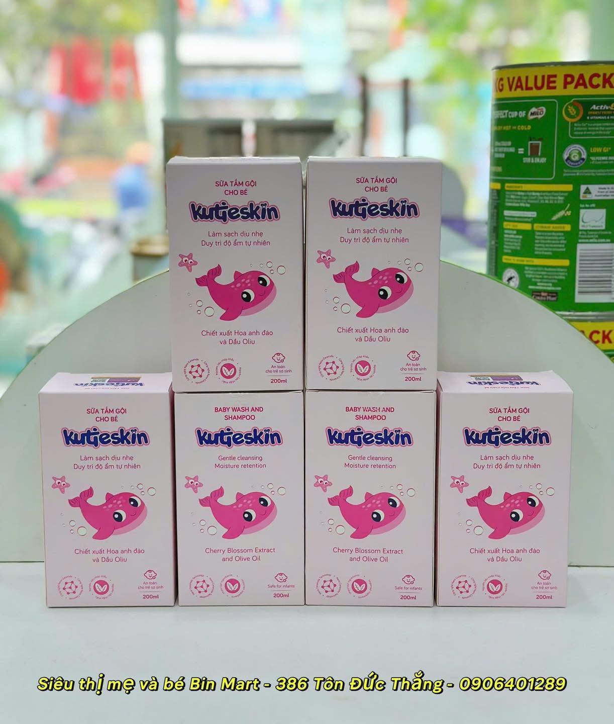 [🆕🇻🇳]  Siêu Thị Mẹ Và Bé Bin Mart 🧑‍🧒❤️️👶⭐️ 𝐒𝐮̛̃𝐚 𝐭𝐚̆́𝐦 𝐠𝐨̣̂𝐢 𝐜𝐡𝐨 𝐛𝐞́ 𝐊𝐮𝐭𝐢𝐞𝐬𝐤𝐢𝐧 𝐠𝐢𝐮́𝐩 𝐥𝐚̀𝐦 𝐬𝐚̣𝐜𝐡 𝐝𝐚, 𝐧𝐠𝐮̛̀𝐚 𝐫𝐨̂𝐦 𝐱𝐚̉𝐲, 𝐦𝐚̂̉𝐧 𝐧𝐠𝐮̛́𝐚, 𝐡𝐚̆𝐦 𝐝𝐚
Sữa tắm gội 2 trong 1 cho bé. Với công thức đột phá giúp l , shares-0✔️ , likes-0❤️️ , date-2025-12-08 03:00:33🇻🇳🇻🇳🇻🇳📰🆕