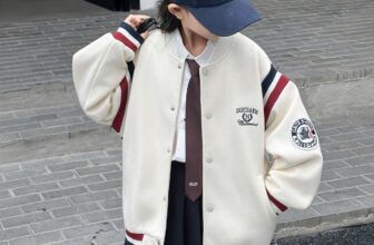 [???]  Bé Xinh Shop – Trang Phục Đẹp Cho Bé Yêu Của Bạn  ?‍?❤️️?⭐️ Áo khoác nỉ cho bé từ 25-55 kg
. Chất liệu vải nỉ đẹp, mềm mịn.
. Kiểu dáng khỏe mạnh. Áo có 2 lớp.
. Size từ 140-170 (25-55kg)
, shares-3✔️ , likes-5❤️️ , date-2025-12-02 18:03:00????????