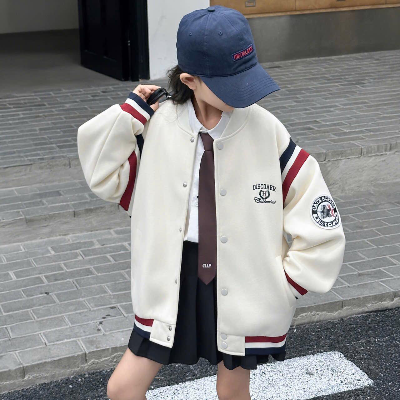 [???] MiLa Beauty & Academy ?? Top1Makeup ??  Làm lông mày có đau không?
Tại tiệm tui chỉ đau… lòng vì khách đẹp quá đó bà  #phunxam #phunxamthammy #xuhuong #phunxamkhongdau #hairstroke , shares-0✔️ , likes-1❤️️ , date-2025-11-19 05:24:23????????