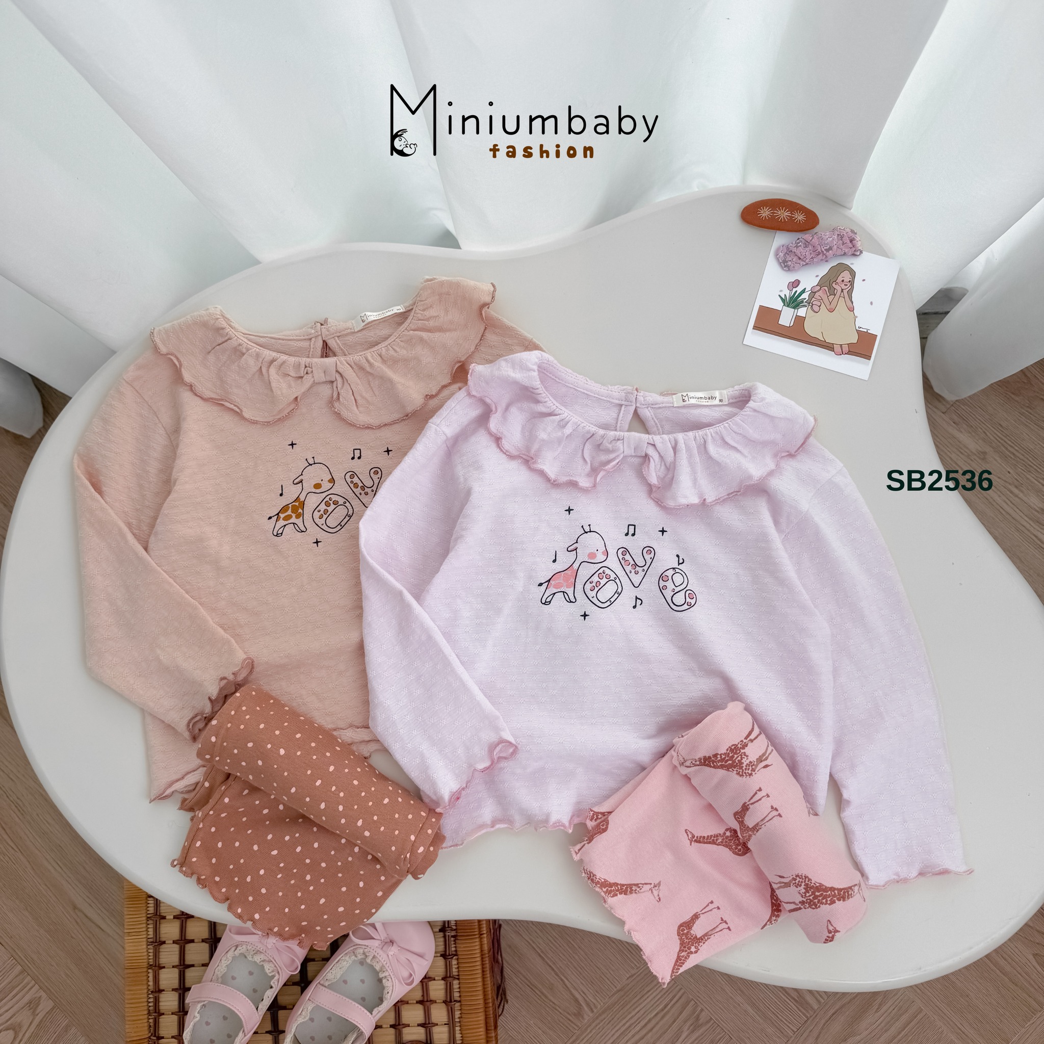 [🆕🇻🇳]  MiniumBaby – thương hiệu thời trang thiết kế chất lượng cao dành cho trẻ em 🧑‍🧒❤️️👶⭐️ NHẸ NHÀNG, DỄ THƯƠNG
Set đồ xinh xắn áo dài tay với cổ áo đáng yêu và quần họa tiết dễ thương, phù hợp cho bé yêu. Chất liệu mềm mại, an toàn cho làn da nh , shares-1✔️ , likes-2❤️️ , date-2025-12-05 16:30:06🇻🇳🇻🇳🇻🇳📰🆕
