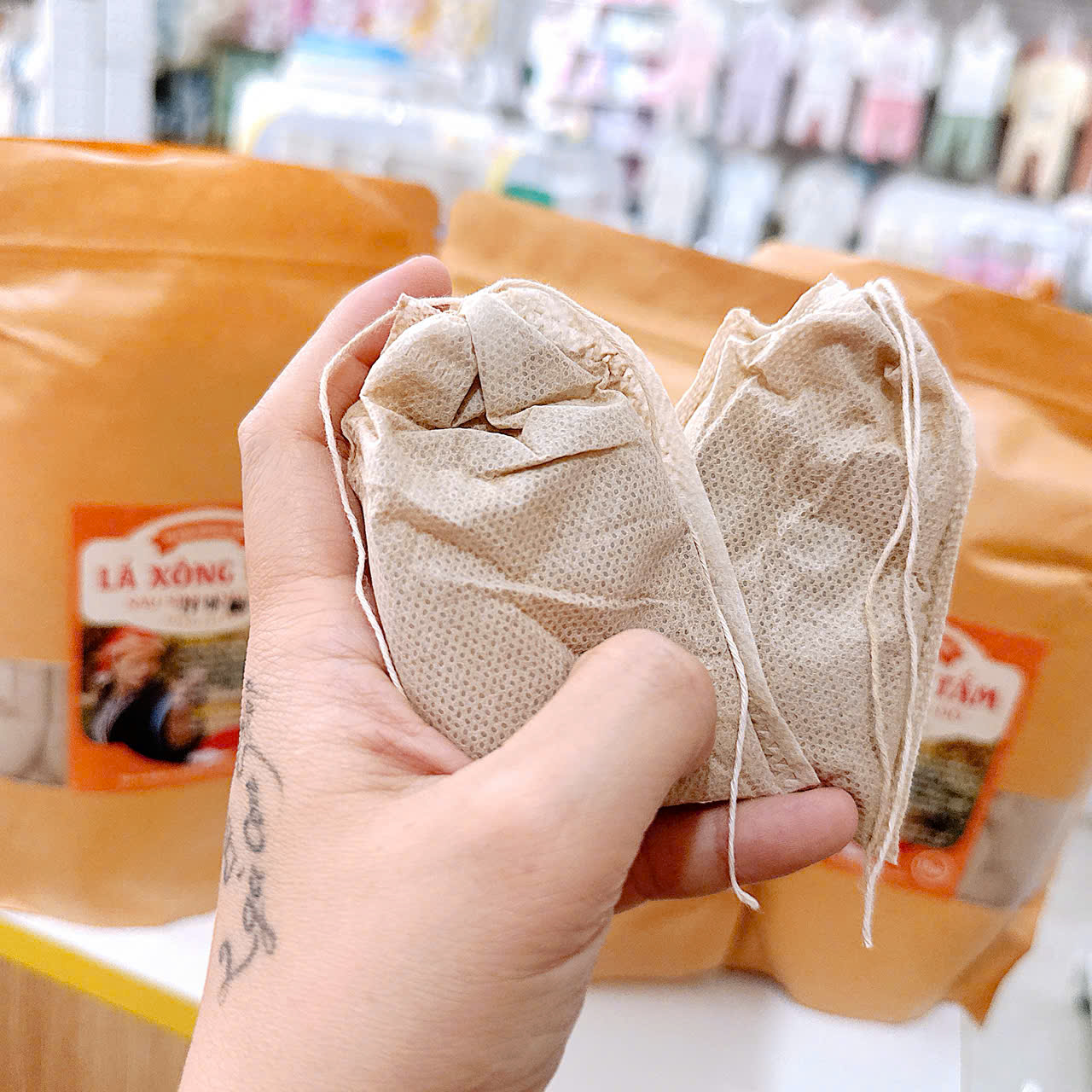 [🆕🇻🇳] Shop 2Gà Con HN-Đồ Sơ Sinh Trọn Gói 🧑‍🧒❤️️👶⭐️  LÁ XÔNG TẮM SAU SINH DAO ĐỎ – BÍ QUYẾT PHỤC HỒI CƠ THỂ TỪ THIÊN NHIÊNMẹ sau sinh thường gặp tình trạng mệt mỏi, đau nhức, lạnh người hoặc căng thẳng. B , shares-0✔️ , likes-0❤️️ , date-2025-12-04 21:39:38🇻🇳🇻🇳🇻🇳📰🆕