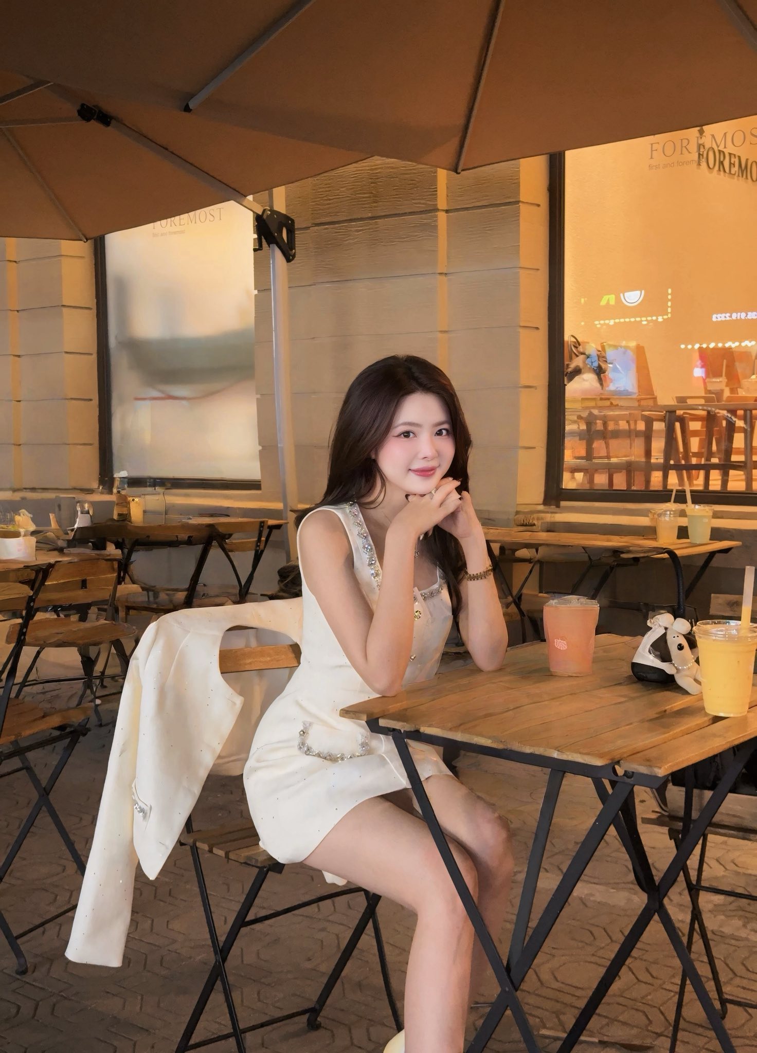 [🆕🇻🇳] Thu Hiền Nguyễn  -Cửa hàng quần áo 👕 Top1Fashion 👗  Set dạ Tweed 2 món siêu xinh cải viền đá
Em làm dáng fit eo tôn dáng lắm luôn
Mặc tách rời cũng xinh luôn ạ
Em sale giá siêu hời #7xx cả set tin nổi không  , shares-3✔️ , likes-16❤️️ , date-2025-12-04 19:07:14🇻🇳🇻🇳🇻🇳📰🆕