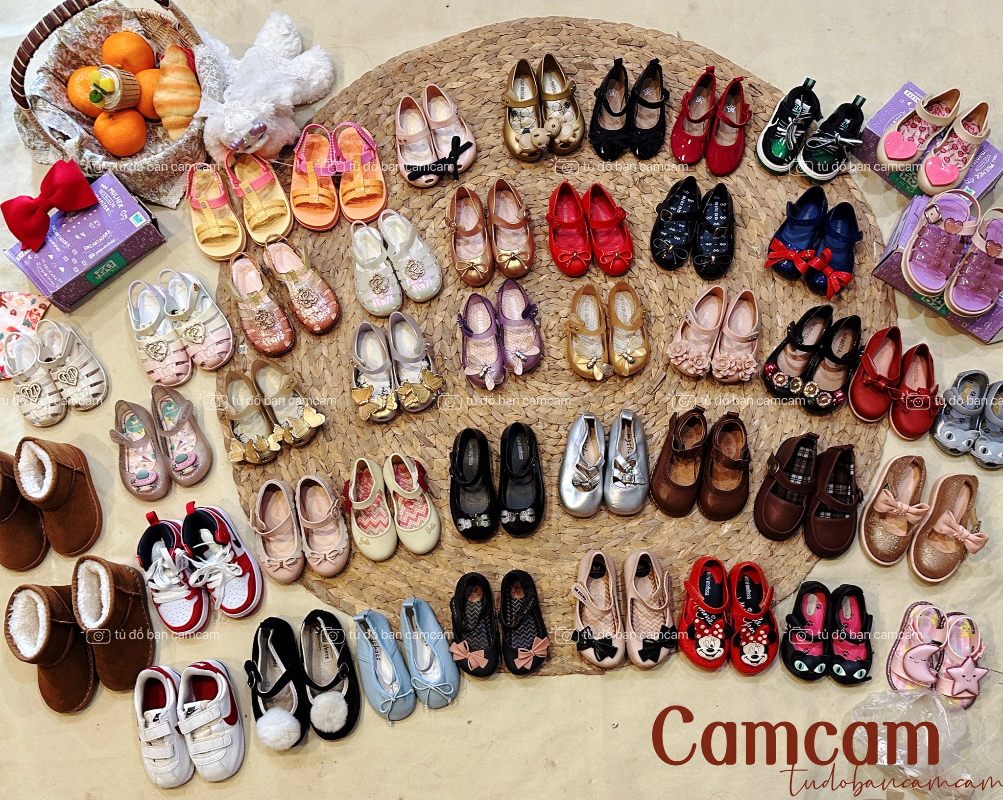 [🆕🇻🇳] L’Casta Viet Nam- Đồ trẻ em 🧑‍🧒❤️️👶⭐️  Áo Gấm Yên Vũ –  Chất gấm đỏ ánh kim sang trọng, họa tiết dệt nổi tinh xảo giúp bé trông thật nổi bật ở bất kỳ nơi đâu.
Form tay phồng dễ thương kết hợp  , shares-1✔️ , likes-8❤️️ , date-2025-12-06 15:45:02🇻🇳🇻🇳🇻🇳📰🆕