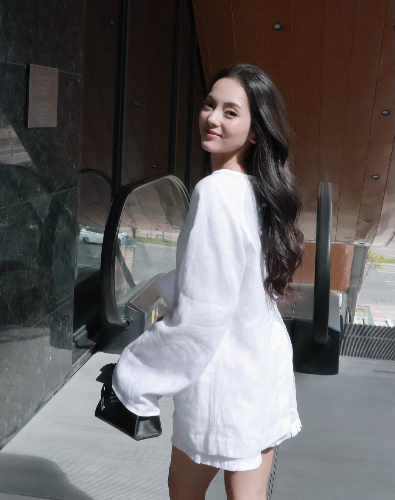 [🆕🇻🇳] OnmeLocal – 𝐒𝐨𝐦𝐞𝐭𝐡𝐢𝐧𝐠 𝐀𝐛𝐨𝐮𝐭 𝐋𝐢𝐧𝐞𝐧 𝐁𝐲 𝐎𝐍𝐌𝐄. 👕 Top1Fashion 👗  Linen trắng sang trọng nhưng không phô trương. Càng phom dáng tối giản lại càng làm nổi bật sự tinh tế của chất liệu.Set Donna với phom áo cơ bản cùng đ , shares-9✔️ , likes-39❤️️ , date-2025-12-04 03:39:43🇻🇳🇻🇳🇻🇳📰🆕