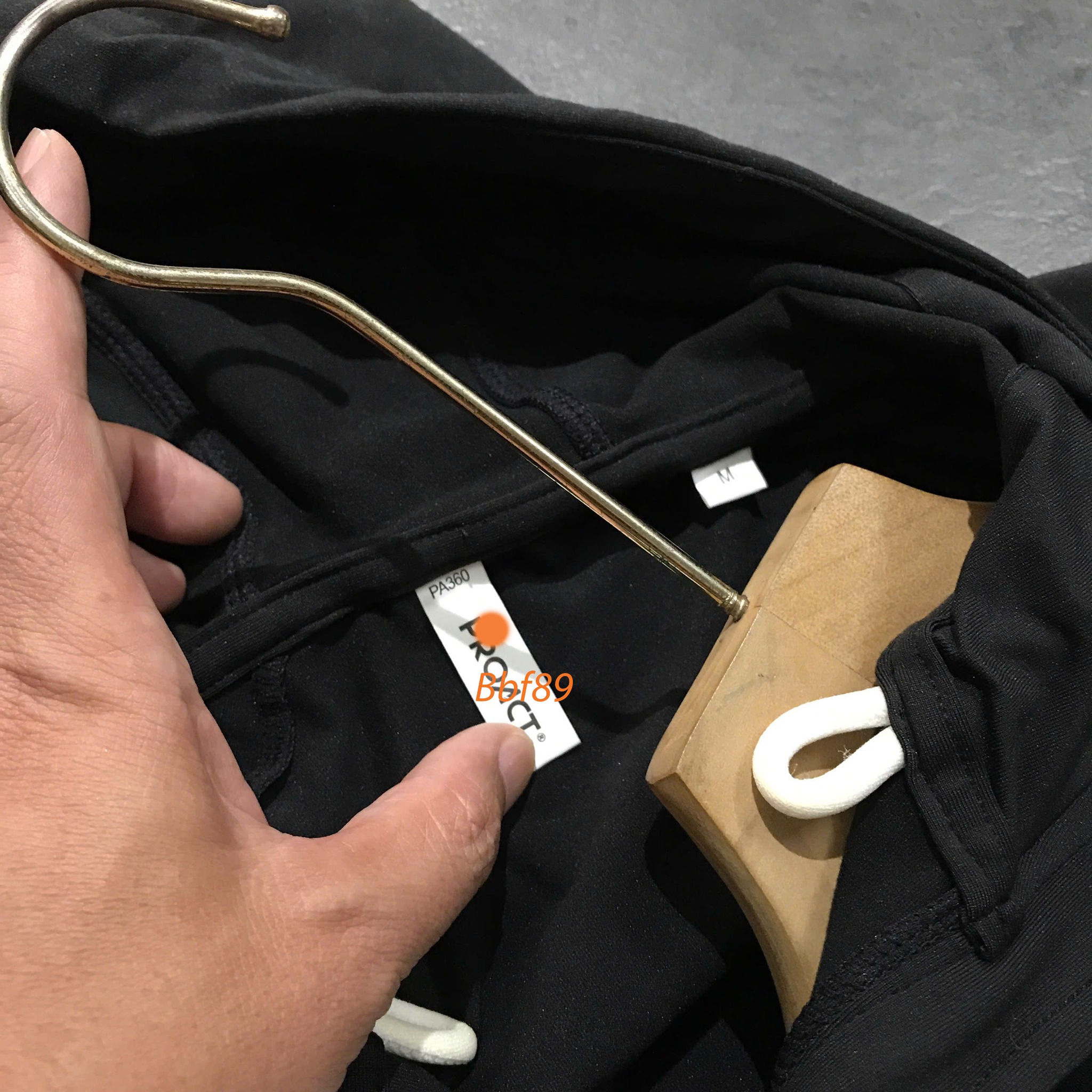 [🆕🇻🇳] Bbf89 – thời trang xuất khẩu 👕 Top1Fashion 👗   Hàng xịn, xuất Âu. Thuộc dòng sport hoodie. Chất co giãn mạnh, mềm mịn, đanh, đứng áo, khóa kéo phản quang, form dễ mặc Áo có 2 màu. Sz, màu lộn xộn ạ.
, shares-0✔️ , likes-7❤️️ , date-2025-12-07 03:10:03🇻🇳🇻🇳🇻🇳📰🆕