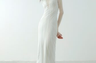 [🆕🇻🇳] Subtle Le Nguyen 👕 Top1Fashion 👗  Squeezed White Gown
Váy dài dáng ôm với hai lớp: lớp lót mềm bên trong và lớp lưới mỏng phủ ngoài, tạo chiều sâu thị giác tinh tế. Hiệu ứng “squeezed” với  , shares-0✔️ , likes-5❤️️ , date-2025-12-05 02:00:02🇻🇳🇻🇳🇻🇳📰🆕