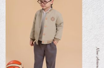 [🆕🇻🇳] BuBu – Korea baby style (Hoàng tử bé) 😎❤️️⭐️ 𝗦𝗹𝗮𝗺 𝗝𝗮𝗰𝗸𝗲𝘁 – Mẫu áo khoác được thiết kế cho những ngày đông trở lạnh. Nhẹ, ấm và cực kỳ dễ phối. Form đứng gọn gàng, phối màu nâu hiện đại cùng hình thêu  , shares-0✔️ , likes-1❤️️ , date-2025-12-09 03:00:57🇻🇳🇻🇳🇻🇳📰🆕