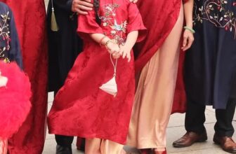 [🆕🇻🇳] Áo Dài Mẹ và Bé Kengin – Áo dài cho mẹ, cho bé, cho cả nhà mình  👕 Top1Fashion 👗   𝐀́𝐨 𝐝𝐚̀𝐢 𝐏𝐡𝐮̀ 𝐇𝐨𝐚 – Đ𝐨̂𝐧𝐠 𝐇𝐲̉Rộn ràng sắc đỏ, nở bung niềm vui ngày Tết – cả nhà khoác lên mình hơi thở truyền thống trong từng nét thêu tinh xảo.
Giữa , shares-0✔️ , likes-15❤️️ , date-2025-12-04 21:14:21🇻🇳🇻🇳🇻🇳📰🆕