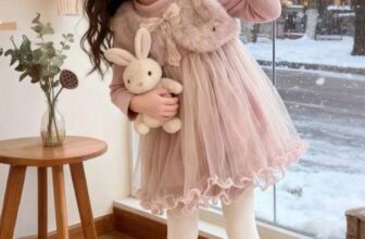 [🆕🇻🇳]  Min House’s – Trang Phục – Phụ Kiện Halloween 🧑‍🧒❤️️👶⭐️  Bé mặc mẫu này là thành “nàng thơ mùa đông” liền.
Tone kem – trắng cực hợp đèn Noel, lên hình trong trẻo.
Mẹ ib giữ size trước khi hết màu hot.
, shares-0✔️ , likes-0❤️️ , date-2025-12-04 18:56:24🇻🇳🇻🇳🇻🇳📰🆕