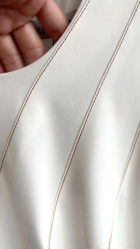 [🆕🇻🇳] Duyên Clothing 👕 Top1Fashion 👗  Thiết kế tinh tế và sang trọng với tính ứng dụng rất cao mà các quý Cô yêu thích tông trắng nên sở hữu trong mùa tiệc này ạ #duyenclothing #damtrang #damti , shares-0✔️ , likes-19❤️️ , date-2025-12-05 02:52:34🇻🇳🇻🇳🇻🇳📰🆕