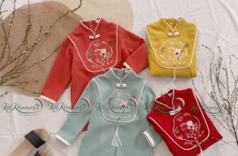 [🆕🇻🇳] KAKUMMI là thương hiệu VN hàng đầu thiết kế & sản xuất áo thời trang cho bé 😎❤️️⭐️ “Xuân sang áo mới bé cười,
Phú Quý khoe sắc rạng ngời đầu năm.Thông tin sản phẩm:  𝐀́𝐨 𝐝𝐚̀𝐢 Phú Quý AD552 𝐊𝐚𝐤𝐮𝐦𝐦𝐢
– Chất liệu: nhung
– Size: 70-160 (8-34 , shares-0✔️ , likes-14❤️️ , date-2025-12-05 16:00:20🇻🇳🇻🇳🇻🇳📰🆕
