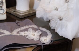 [???] MIN đồ bộ Pizama  ? Top1Fashion ?  Set áo bồng đính hoa đá kết thủ công + chân váy kết đá thủ công full váy chuẩn mẫu
𝑺𝑰𝒁𝑬 :  𝐒/𝐌
𝐂𝐨𝐥𝐨𝐫:  trắng xám
𝑴𝒐̂ 𝒕𝒂̉ 𝒔𝒂̉𝒏 𝒑𝒉𝒂̂̉𝒎 : tơ áo 4 mét +’lót  , shares-0✔️ , likes-0❤️️ , date-2025-12-07 00:07:54????????