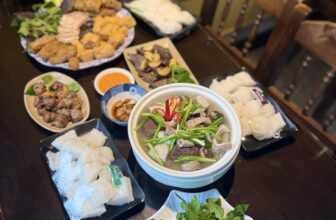 [🆕🇻🇳] Bún đậu LÒNG MÂY  [🆕Top1Vietnam🇻🇳] 🍔 Top1Food  🍜 Ăn trưa thôi cả nhà ơi, thời tiết siêu mê rồi
Tan ca rồi ghé LÒNG MÂY dùng bữa với mâm đồ ăn đầy đặn ngon miệng nha—————————
Bún đậu , shares-0✔️ , likes-3❤️️ , date-2025-12-05 18:25:31🇻🇳🇻🇳🇻🇳📰🆕