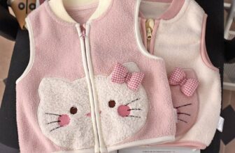 [🆕🇻🇳]  Cơm Tấm – Chuyên các sản phẩm cho bé 🧑‍🧒❤️️👶⭐️ Áo gile chần bông size 80-120
Áo này bé mặc đi lớp vừa ấm lại thoải mái vận động trong lớp
Về 1 màu hồng như hình ạ
Giá: 150k
, shares-0✔️ , likes-2❤️️ , date-2025-12-06 06:15:02🇻🇳🇻🇳🇻🇳📰🆕