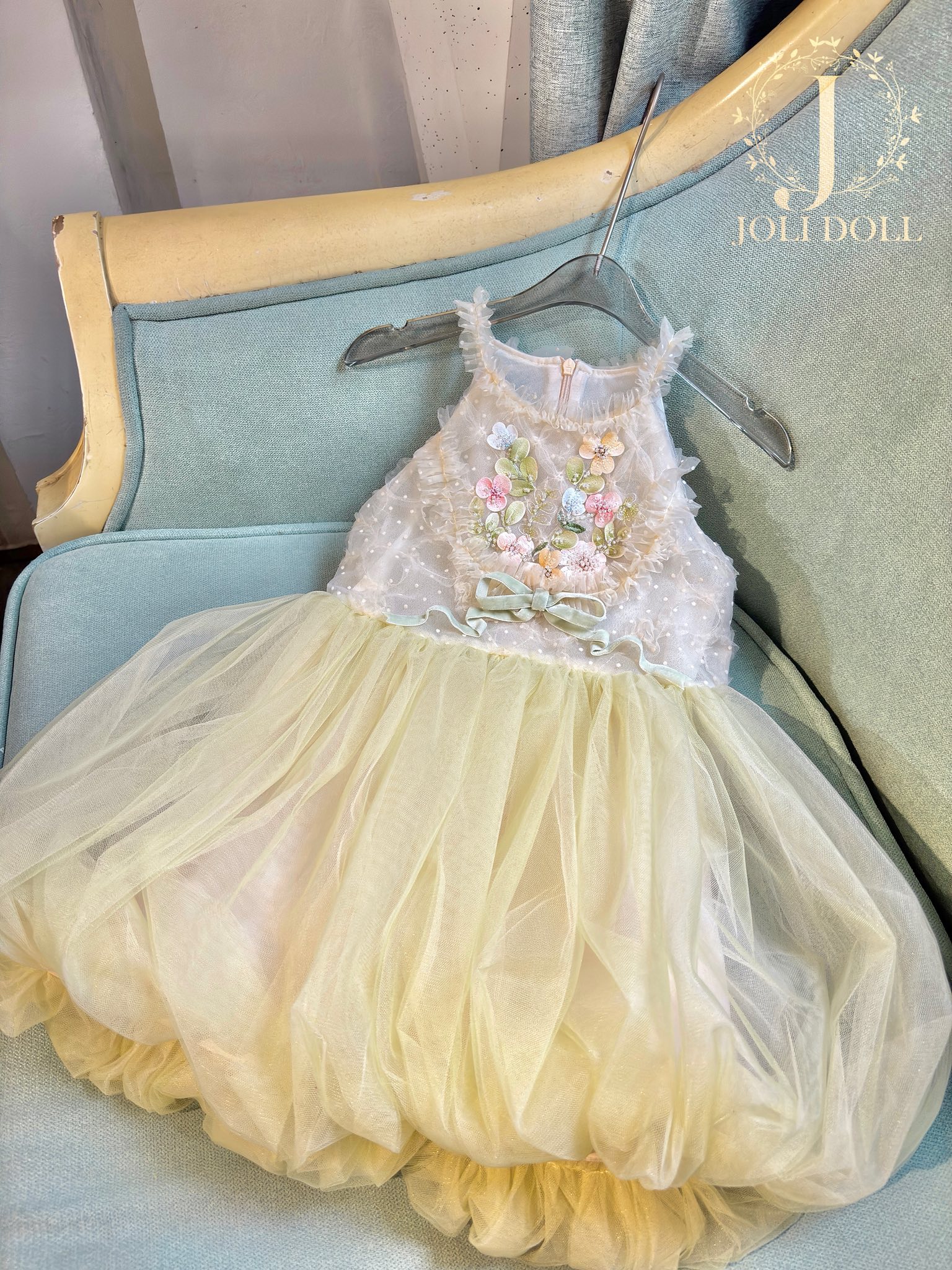 [🆕🇻🇳] JOLI DOLL – Thương hiệu thời trang thiết kế và đính kết cao cấp dành cho bé yêu 👕 Top1Fashion 👗  𝐶ℎ𝑖𝑒̂́𝑐 𝑣𝑎́𝑦 𝑣𝑜̛́𝑖 𝑡𝑜𝑛𝑒 𝑚𝑎̀𝑢 𝑥𝑎𝑛ℎ 𝑏𝑜̛ 𝑝ℎ𝑜̂́𝑖 𝑘𝑒𝑚 𝑡𝑟𝑜𝑛𝑔 𝑡𝑟𝑒̉𝑜, 𝑐𝑢̀𝑛𝑔 𝑡𝑢̀𝑛𝑔 𝑣𝑎́𝑦 𝑏𝑜̂̀𝑛𝑔 𝑛ℎ𝑒̣ 𝑣𝑎̀ đ𝑖𝑒̂̉𝑚 𝑛ℎ𝑎̂́𝑛 đ𝑖́𝑛ℎ ℎ𝑜𝑎 𝑡𝑖𝑛ℎ 𝑡𝑒̂́, 𝑐ℎ𝑜 𝑏𝑒́ 𝑣𝑒̉ 𝑛𝑔𝑜𝑎̀𝑖 𝑣𝑢̛̀𝑎  , shares-0✔️ , likes-7❤️️ , date-2025-12-05 19:55:00🇻🇳🇻🇳🇻🇳📰🆕