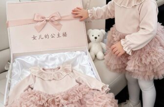 [???] Sulie House – Phụ kiện cho bé  ?‍?❤️️?⭐️  Biến công chúa nhà mình thành nàng thơ chỉ với 1 chiếc váy!
BST Váy ren bồng cao cấp nhà Sulie vừa về, nhìn là yêu – chạm là mê.
Từng lớp ren bồng mềm, lê , shares-1✔️ , likes-14❤️️ , date-2025-12-05 21:56:13????????