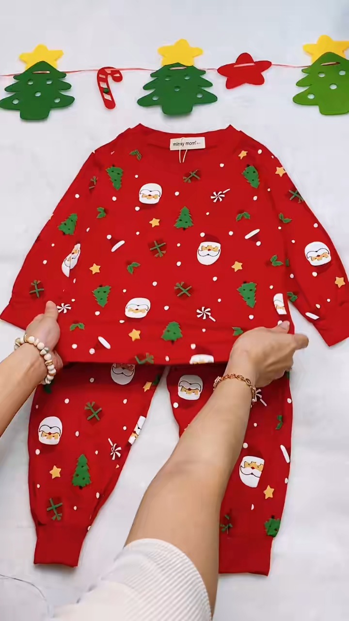 [🆕🇻🇳] Shop Mẹ Bean – chuyên Order 1688, taobao, hàng TQXK, VNXK, Hàng tuồn 🧑‍🧒❤️️👶⭐️ Black friday e săn được mấy chục đôi giày xinhh iuu cho các bé diện Tết.Nhẹ êm, đế chống trơn trượtGiá  #1xxk đôiii cầm đôi giày ko tin được luôn nha , shares-0✔️ , likes-1❤️️ , date-2025-12-06 06:47:26🇻🇳🇻🇳🇻🇳📰🆕