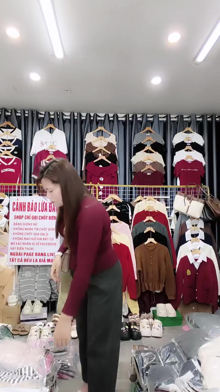 [🆕🇻🇳] Vũ Thị Thuý Linh – Chuyên Sỉ Lẻ Quần Áo Thời Trang QuẢng Châu Giá Siêu Rẻ  [🆕Top1Vietnam🇻🇳]  [🆕Top1Vietnam🇻🇳] 👕 Top1Fashion 👗  #10k”},”is_text_only_story”:false,”id”:”UzpfSTEwMDA1MjE0NzA0NzE4MDpWSzoxMjE3NjgwOTUzNTYyOTMy”},”__module_operation_CometFeedStoryAttachedStory_story”:{“__d , shares-0✔️ , likes-5❤️️ , date-2025-12-10 02:45:33🇻🇳🇻🇳🇻🇳📰🆕