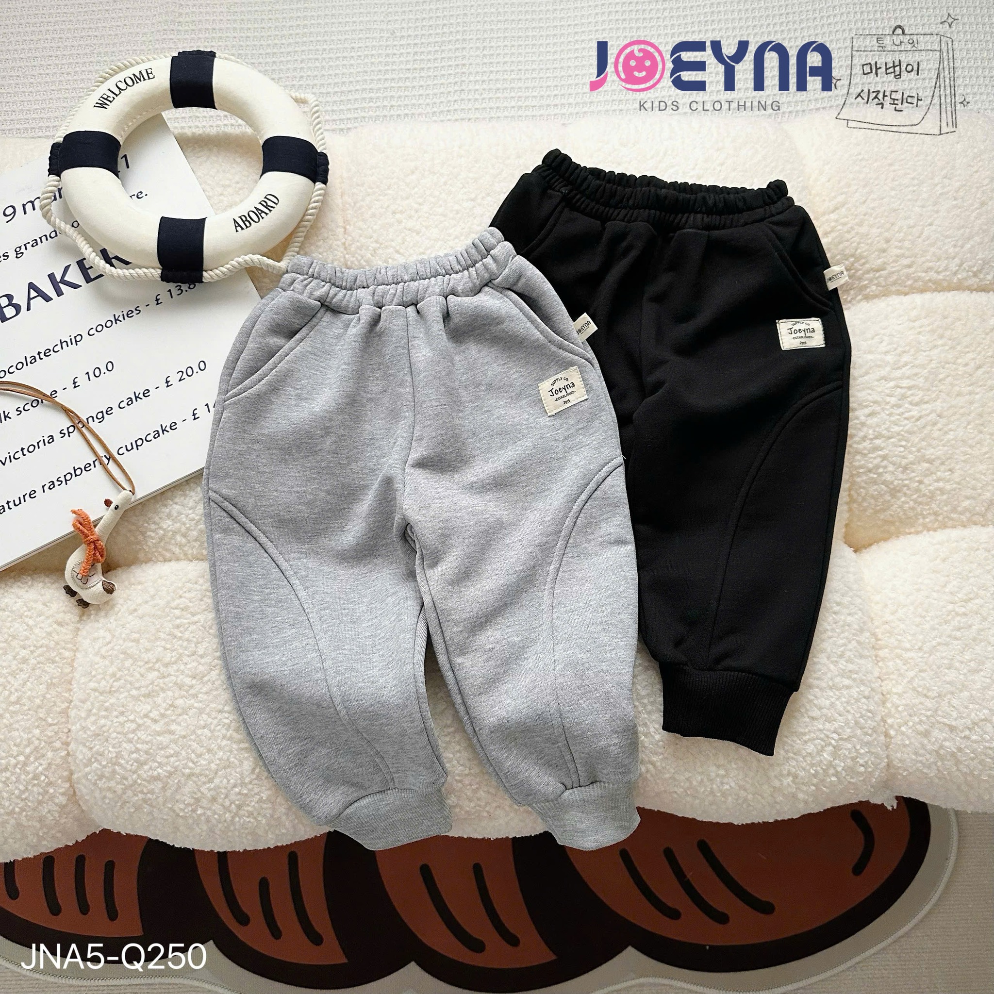 [🆕🇻🇳]  Bu baby wear Vietnam-Thời trang trẻ em cao cấp 🧑‍🧒❤️️👶⭐️ 𝐐𝐔𝐀̂̀𝐍 𝐍𝐈̉ 𝐃𝐀 𝐂𝐔𝐀 𝐓𝐇𝐄̂̉ 𝐓𝐇𝐀𝐎
Chất liệu nỉ da cua dày dặn, mềm mại, co giãn, giữ ấm cực kì tốt
Thiết kế quần bo gấu phối túi bắt mắt , trendy, item không , shares-0✔️ , likes-0❤️️ , date-2025-12-07 22:55:43🇻🇳🇻🇳🇻🇳📰🆕