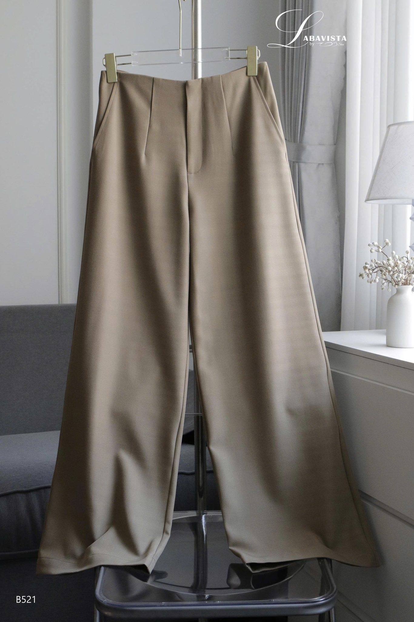 [🆕🇻🇳] ViS Store 👕 Top1Fashion 👗  FRONT-&-BACK PLEATED WIDE-LEG TROUSERS
Một thiết kế quần suông ống rộng với điểm nhấn đường chiết ly trước – sau, tối giản nhưng vẫn giữ được vẻ thanh lịch , shares-1✔️ , likes-10❤️️ , date-2025-12-05 22:21:32🇻🇳🇻🇳🇻🇳📰🆕