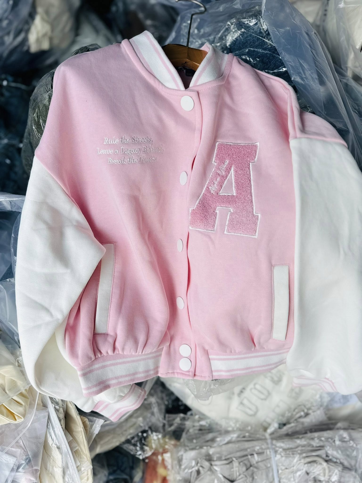 [🆕🇻🇳]  Nhà Ủn – sỉ/lẻ Quần áo trẻ em vnxk, cambodia xuất khẩu, tqxk 🧑‍🧒❤️️👶⭐️ Đẹp quá mấy ní ơiINBOX NGAY CHO NHÀ ỦNLấy sỉ vui lòng inb zalo 0904610546 để được add vào nhóm sỉ ạNhóm khách hàng thân thiết
—————— , shares-1✔️ , likes-3❤️️ , date-2025-12-06 19:29:02🇻🇳🇻🇳🇻🇳📰🆕