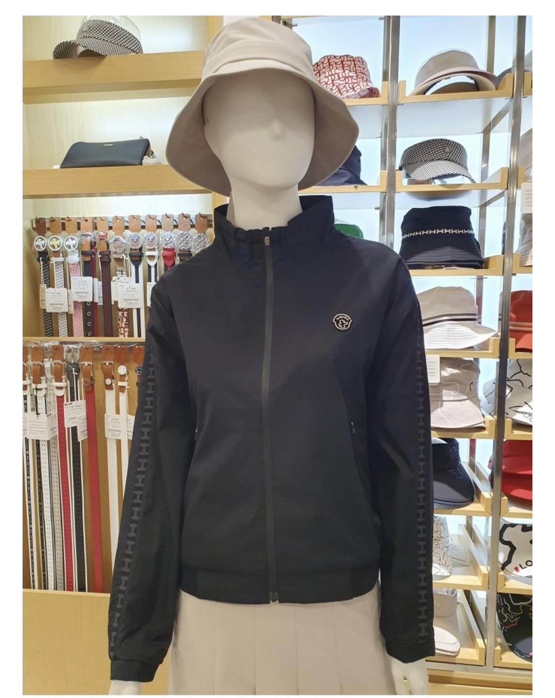 [🆕🇻🇳] Hàng Hiệu Xuất Khẩu – Min Shop 👕 Top1Fashion 👗  ||| ||| |||  Mẫu khoác gió 2 lớp nữ  chó lưng dài     [[[ LOUCA ]]]
. Chất vải gió ngoài chống nước khoá dán nhiệt .
. Bên trong lót nỉ nhẹ , ấm .
. For , shares-0✔️ , likes-1❤️️ , date-2025-12-06 15:20:41🇻🇳🇻🇳🇻🇳📰🆕