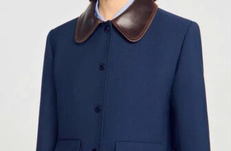 [🆕🇻🇳] CLARA – VNXK chi nhánh Hà Nội 👕 Top1Fashion 👗  Set xanh navy phối Sndro
Áo khoác ngắn dáng boxy + chân váy xếp ly trẻ trung , phối cùng sơ mi xanh pastel
Outfit “school girl chic” nhưng cực sang – diệ , shares-0✔️ , likes-2❤️️ , date-2025-12-07 22:03:45🇻🇳🇻🇳🇻🇳📰🆕