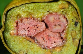 [🆕🇻🇳] Bánh Tét Cô Trà – MÓN NGON TRÒN VỊ MANG Ý NGHĨA SÂU SẮC VỚI NGƯỜI VIỆT 🍔 Top1Food  🍜 BÁNH TÉT MỚI RA LÒ – THƠM LỪNG CẢ GÓC PHỐ
2 vị “đỉnh cao” để bạn lựa chọn:
Nhân mặn: Đậu- Trứng muối – thịt ba chỉ.
Nhân ngọt: Chuối chín cây – đậu đen  , shares-0✔️ , likes-1❤️️ , date-2025-12-07 18:00:23🇻🇳🇻🇳🇻🇳📰🆕