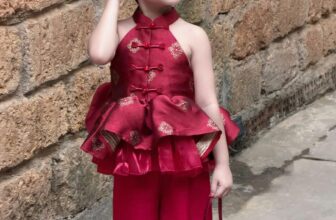 [🆕🇻🇳] Váy Tutu – Chuyên thời trang trẻ em 🧑‍🧒❤️️👶⭐️ Set yếm xinh nhiều mom tìm kiếm đây ạ  thoải mái mà vẫn xinh
Set 4 món luôn nà only #240k ( áo yếm , quần , nơ rời , túi )
Hàng thiết kế fix người bé nào  , shares-0✔️ , likes-6❤️️ , date-2025-12-09 01:50:39🇻🇳🇻🇳🇻🇳📰🆕