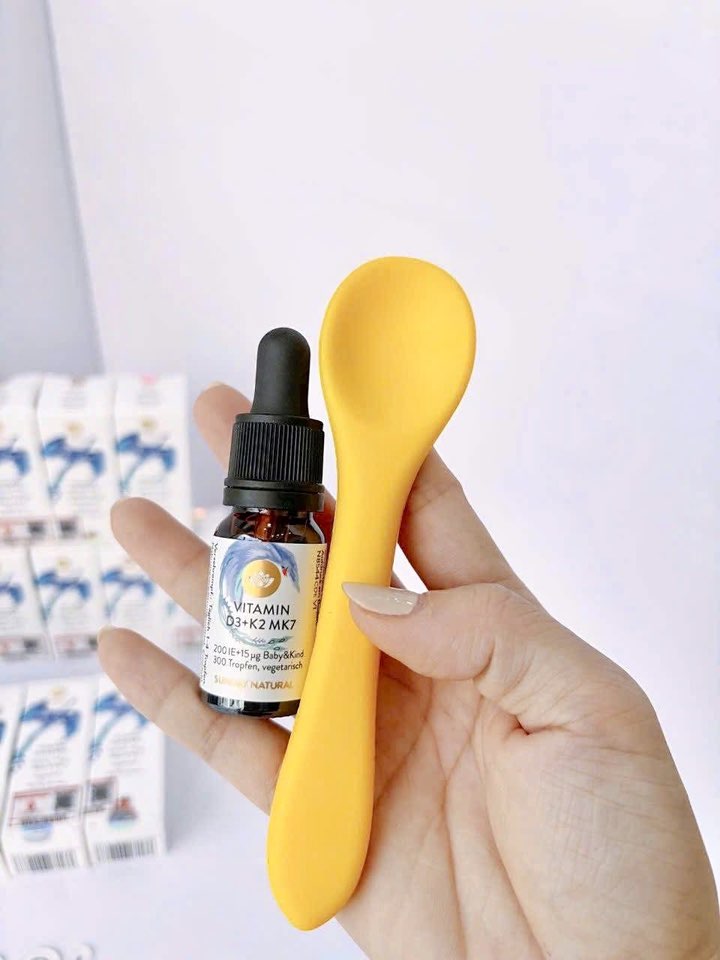 [🆕🇻🇳]  Ủn Ủn Family – Chuyên đồ sơ sinh trọn gói 🧑‍🧒❤️️👶⭐️  D3K2MK7 Đức mẫu mới nhất 2025
Chiếc vitamin quốc dân cho các bé đây ạ
Em sẵn bản mới nhất nhaHàng nhập khẩu chính hãng có tem truy xuất nguồn gốc đầy , shares-1✔️ , likes-0❤️️ , date-2025-12-10 22:50:33🇻🇳🇻🇳🇻🇳📰🆕