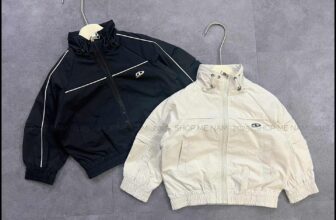 [🆕🇻🇳]  Shop mẹ Nam chuyên hàng thời trang trẻ em cao cấp 😎❤️️⭐️ Áo gió đen em còn size 100,110,120 form to
Mẹ nào lấy áo em miễn ship ạ
, shares-0✔️ , likes-19❤️️ , date-2025-12-08 21:43:57🇻🇳🇻🇳🇻🇳📰🆕