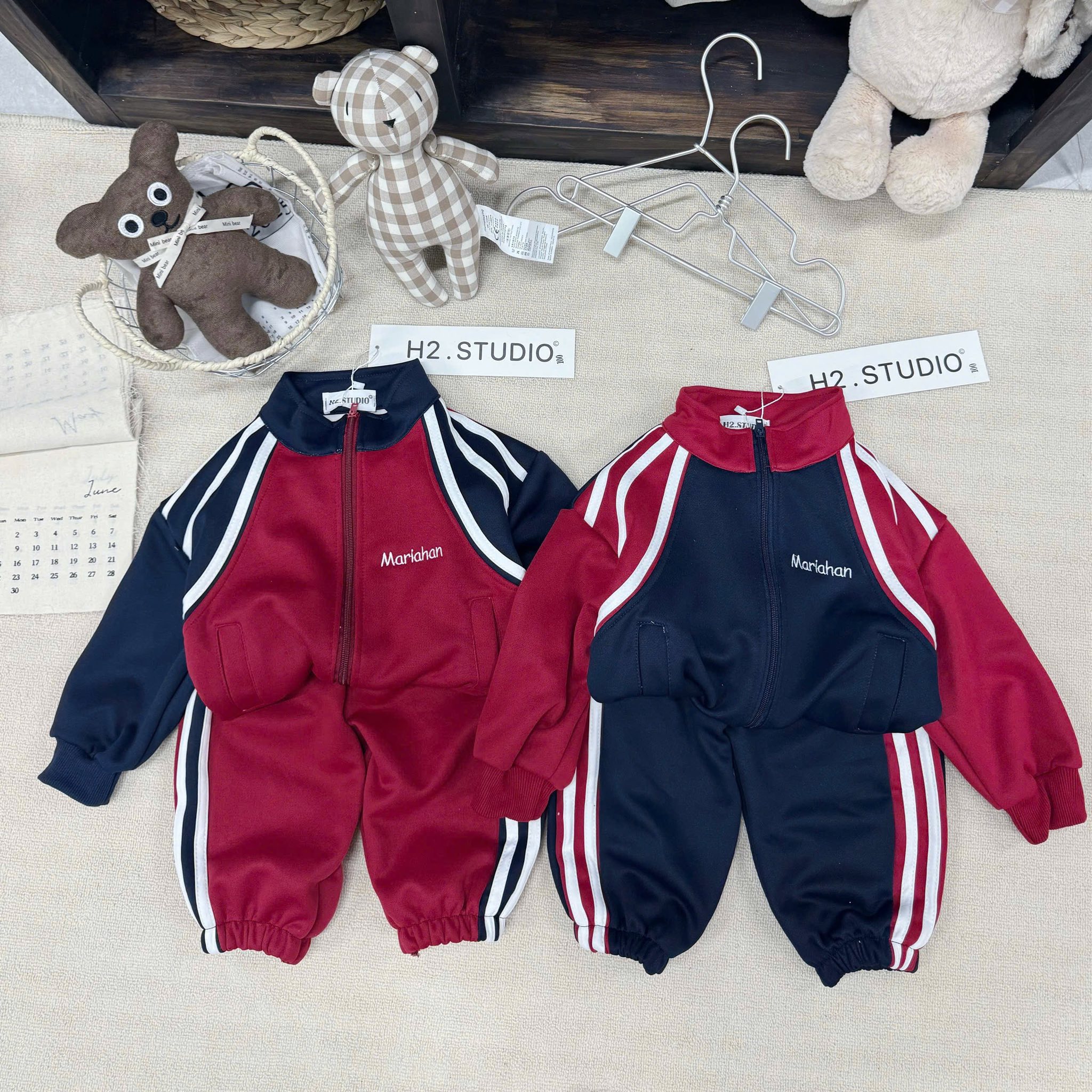 [🆕🇻🇳] Kids1993 – chuyên sỉ lẻ quần áo, phụ kiện cho bé từ 1-5 tuổi 🧑‍🧒❤️️👶⭐️ Sẵn hàng #169k/set bộ thể thao
Set MARIAHAN này đỉnh lắm các bác ơi
Ngầu tnay chuẩn gu các bé chưaa ạ  phối màu siêu đẹp bắt mắtCác mẹ phối cho con t , shares-0✔️ , likes-3❤️️ , date-2025-12-09 23:05:44🇻🇳🇻🇳🇻🇳📰🆕