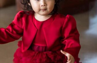 [🆕🇻🇳]  MMKID aims to bring kids the most high fashionable and high quality party design 🧑‍🧒❤️️👶⭐️ Chiếc váy đỏ đính kèm áo khoác ton-sur-ton là thiết kế partywear thượng lưu dành cho bé gái. Phần thân trên sử dụng Duchess Satin Ý cao cấp, bề mặt mịn bón , shares-0✔️ , likes-1❤️️ , date-2025-12-08 15:27:22🇻🇳🇻🇳🇻🇳📰🆕