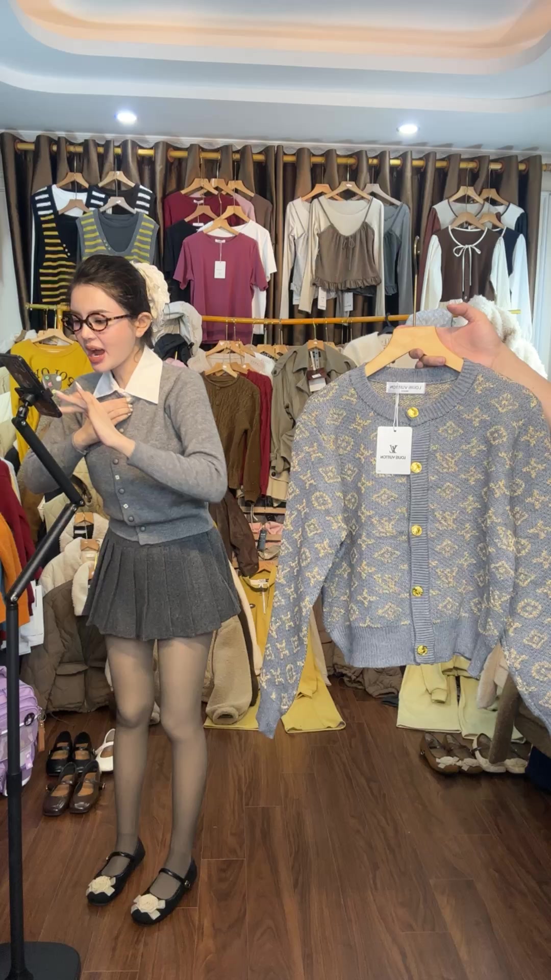 [🆕🇻🇳] Trần Thị Dung – Siêu Giá Rẻ – Thiết kế – Thời trang [🆕Top1Vietnam🇻🇳] 👕 Top1Fashion 👗  S.aleee Su1eacpppp Tou00e0nnn bu1ed9…..”},”is_text_only_story”:false,”id”:”UzpfSTEwMDA2NDM3NzE0NDEwOTpWSzoxNTM1ODAzNzc0MjA3MDE2″},”__module_operation_ , shares-131✔️ , likes-48❤️️ , date-2025-12-09 19:25:58🇻🇳🇻🇳🇻🇳📰🆕