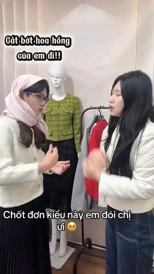 [🆕🇻🇳] Thoi trang Trali – Thời trang dành riêng cho phái nữ  [🆕Top1Vietnam🇻🇳] 👕 Top1Fashion 👗  Hết tuần là rét rồi các chị iu ơi  #trali #macdepcungtrali #aokhoacnu #aovestnu #thoitrangcongsothietke , shares-0✔️ , likes-53❤️️ , date-2025-12-09 03:01:06🇻🇳🇻🇳🇻🇳📰🆕