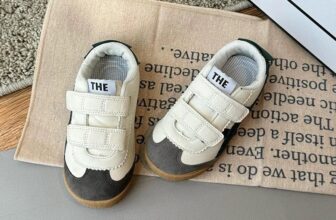 [🆕🇻🇳]  𝐀𝐥𝐯𝐢𝐧 & 𝐁𝐫𝐨𝐭𝐡𝐞𝐫 – 𝘒𝘪𝘥𝘴 𝘈𝘶𝘵𝘩𝘦𝘯𝘵𝘪𝘤 – Quần áo trẻ em nhập khẩu từ Mỹ 😎❤️️⭐️  𝙂𝙞𝙖̀𝙮 𝙭𝙞𝙣𝙝 𝙘𝙝𝙤 𝙗𝙚́Một item siu xinh bên nhà em ạ. Mẫu cực dễ phối đồ lại còn êm chân khi đi nữa nèSIZE: 22-33———————————————
𝑀𝑜̣𝑖 𝑡ℎ𝑜̂𝑛𝑔 𝑡𝑖𝑛 𝑐ℎ𝑖 𝑡𝑖𝑒 , shares-1✔️ , likes-3❤️️ , date-2025-12-09 02:17:36🇻🇳🇻🇳🇻🇳📰🆕