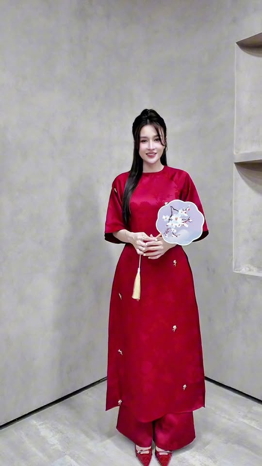 [🆕🇻🇳] Đỗ Hoài Phương Store – Cửa hàng quần áo nữ  [🆕Top1Vietnam🇻🇳] 👕 Top1Fashion 👗  Chiếc áo dài chị em mình mong đợi hổm giờ  , shares-0✔️ , likes-426❤️️ , date-2025-12-09 22:48:25🇻🇳🇻🇳🇻🇳📰🆕