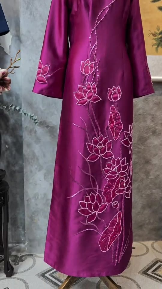 [🆕🇻🇳] Áo Dài Yến – Tinh Hoa Áo Dài Việt 👕 Top1Fashion 👗  Duyên lành khởi sắc từ sắc Hồng nổi bậtKhoác lên mình tà áo dài rạng rỡ, hai bà thông gia cùng tỏa sáng trong niềm hân hoan ngày trọng đại.
Mẫu áo dành  , shares-0✔️ , likes-1❤️️ , date-2025-12-11 02:14:11🇻🇳🇻🇳🇻🇳📰🆕