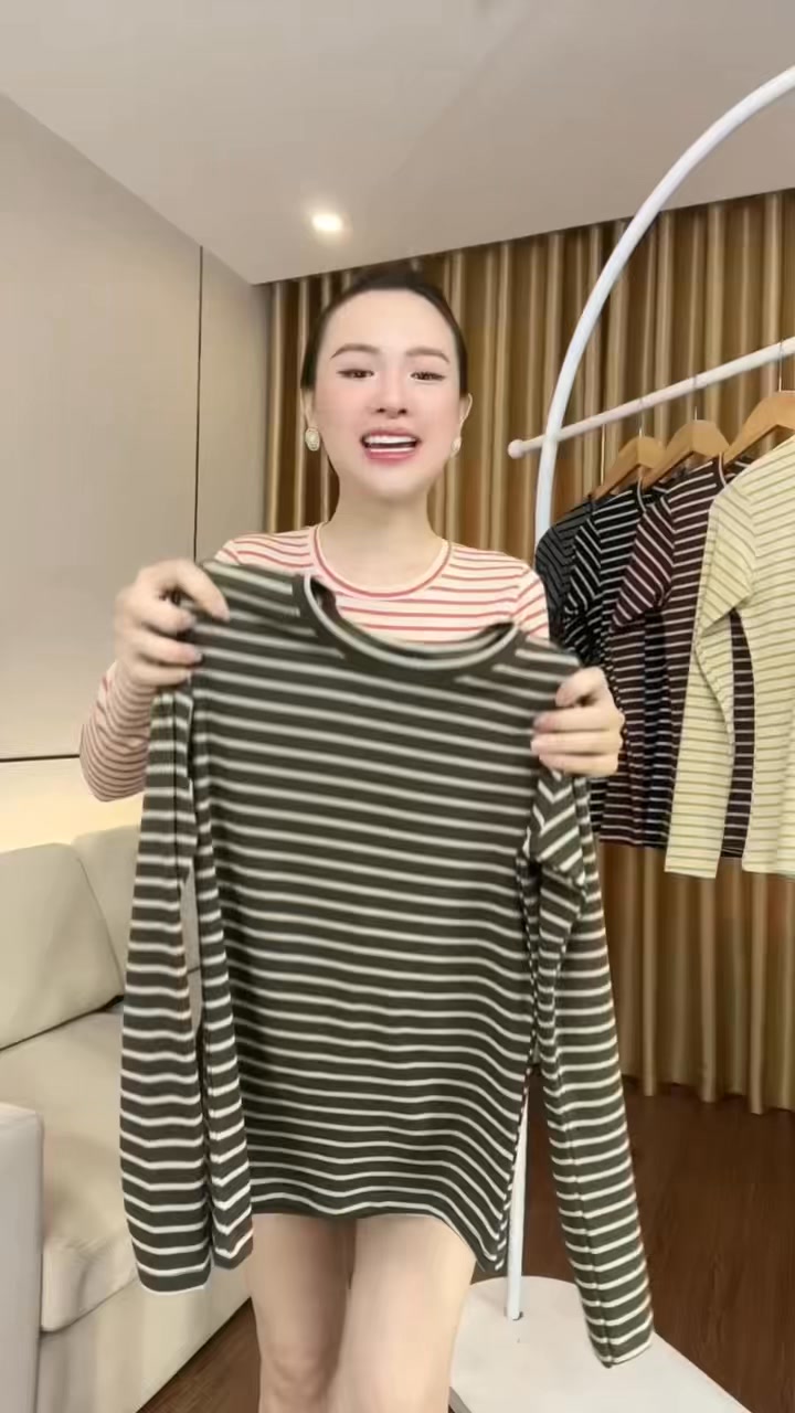 [🆕🇻🇳] 𝐍𝐄𝐕𝐀 – 𝐍𝐀̂𝐍𝐆 𝐂𝐀𝐎 𝐆𝐈𝐀́ 𝐓𝐑𝐈̣ 𝐂𝐔̉𝐀 𝐏𝐇𝐔̣ 𝐍𝐔̛̃ 👕 Top1Fashion 👗  Có những người phụ nữ bước vào một khu vườn và khiến không gian ấy trở nên dịu lại.
Không vì họ nói nhiều.
Mà vì khí chất của họ đủ tĩnh.BST hoa hồng của , shares-0✔️ , likes-23❤️️ , date-2025-12-13 17:10:46🇻🇳🇻🇳🇻🇳📰🆕