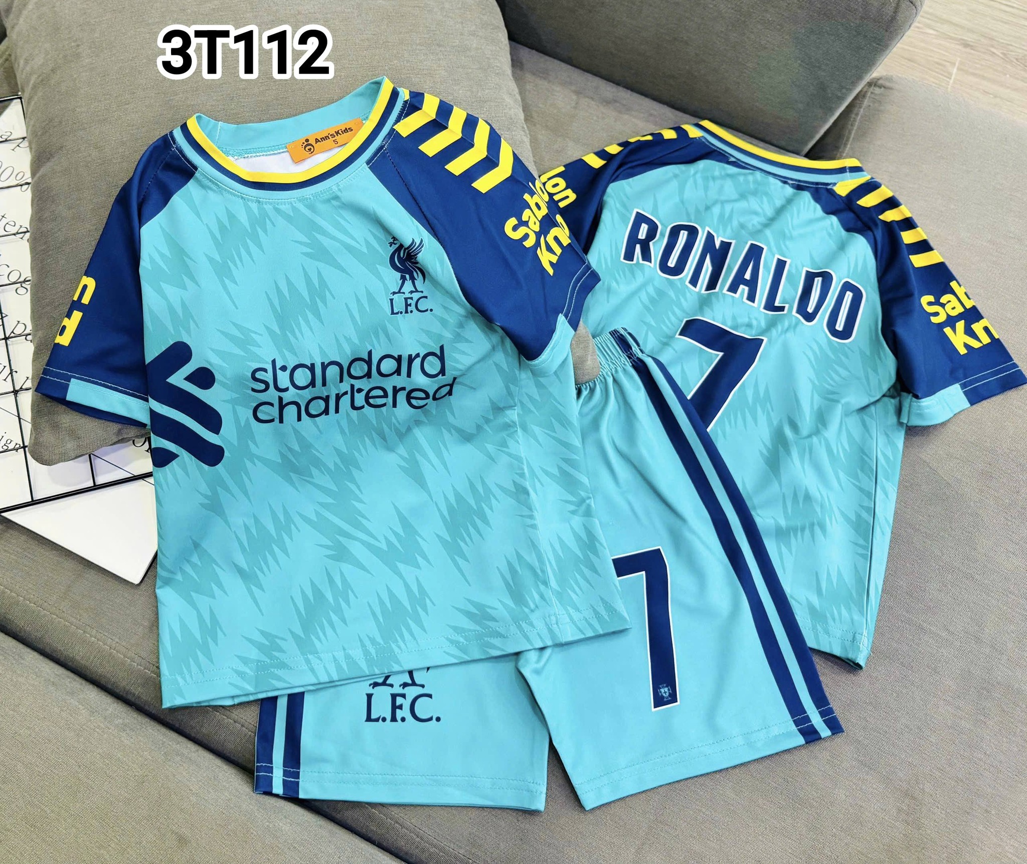 [🆕🇻🇳] Bokun Kids-Quần Áo Trẻ Em Xuất Khẩu 🧑‍🧒❤️️👶⭐️  ĐẸP TỪNG MILIMET MOM ƠI. 10-45KG
—————————-
Chỉ vài chục 1 bộ thôi Mom inbox shop tư vấn size nha. Hàng shop bao kiểm.
Shop có size 10 , shares-0✔️ , likes-49❤️️ , date-2025-12-05 16:03:55🇻🇳🇻🇳🇻🇳📰🆕