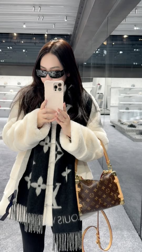 [🆕🇻🇳] LYLA TRAN – Cửa hàng quần áo 👕 Top1Fashion 👗   SALE UP TO 60%END OF SEASON SALEFrom 20% to 60% OFF
LINK SALE:
—
Add: 01 Pasteur, Nguyen Thai Binh, D1, HCMC
Tel: 0906 866 106
Open: 9:30AM – 9:3 , shares-0✔️ , likes-16❤️️ , date-2025-12-08 03:31:01🇻🇳🇻🇳🇻🇳📰🆕