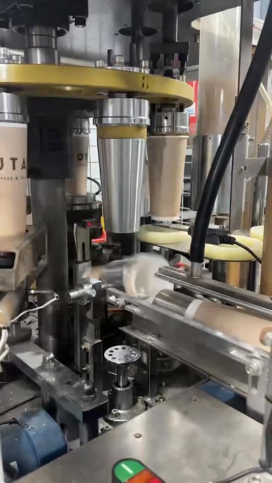 [🆕🇻🇳] L’Casta Viet Nam- Đồ trẻ em 🧑‍🧒❤️️👶⭐️  Áo Gấm Yên Vũ –  Chất gấm đỏ ánh kim sang trọng, họa tiết dệt nổi tinh xảo giúp bé trông thật nổi bật ở bất kỳ nơi đâu.
Form tay phồng dễ thương kết hợp  , shares-1✔️ , likes-8❤️️ , date-2025-12-06 15:45:02🇻🇳🇻🇳🇻🇳📰🆕