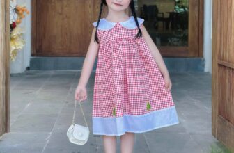 [🆕🇻🇳] Tiệm Nhà Ốc  (Quần áo trẻ em)-Đồ trẻ em thiết kế, đồ nhập- xuất khẩu,hàng Quảng Châu cao cấp , sỉ đồ thiết kế cho bé nhặt size 🧑‍🧒❤️️👶⭐️ OP5687 – Váy Noel Christmas Joy (Ri6)Giá sỉ :142k
Size: 1-6y( 9-26kg)Mô tả sản phẩm:
Thiết kế mang đậm không khí Giáng Sinh với họa tiết caro đỏ  , shares-0✔️ , likes-0❤️️ , date-2025-12-05 04:45:33🇻🇳🇻🇳🇻🇳📰🆕