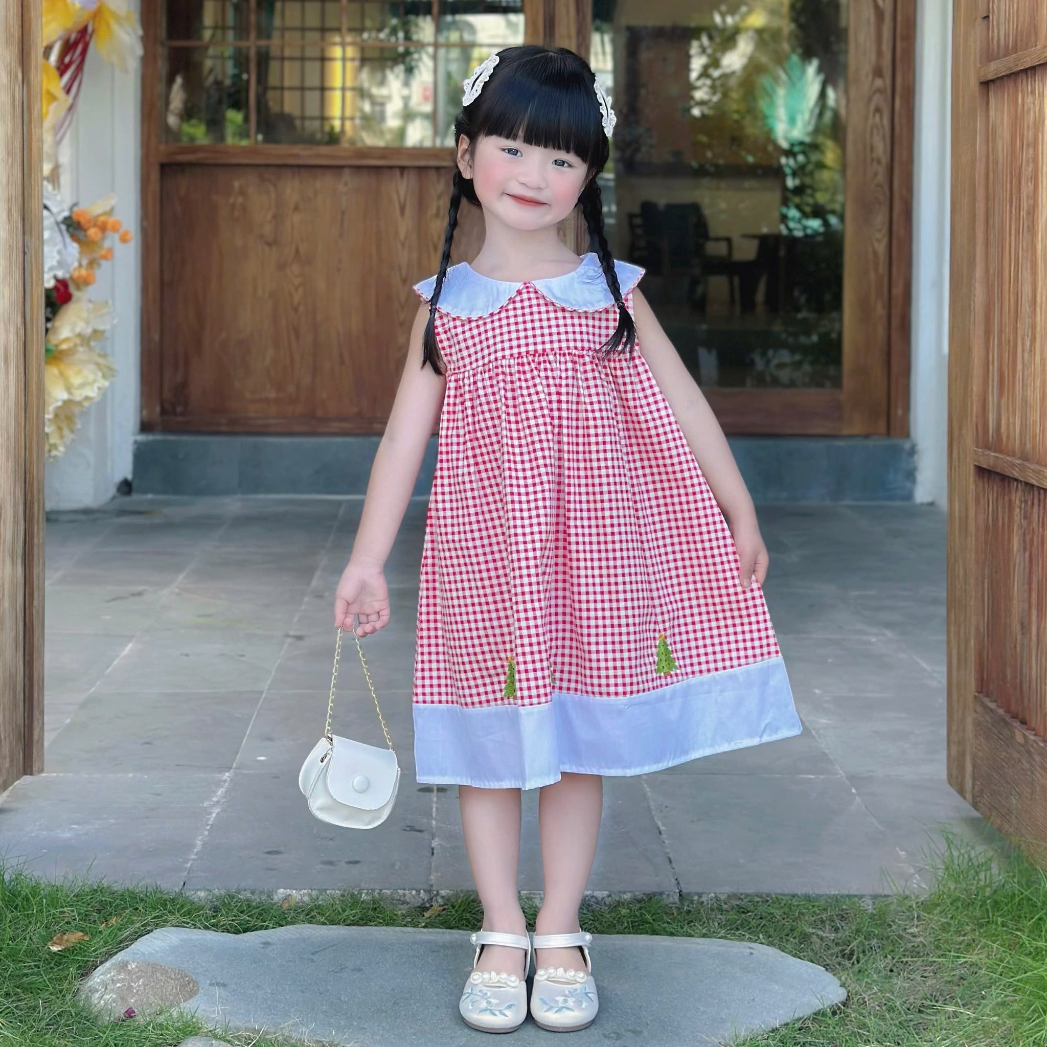 [🆕🇻🇳] Tiệm Nhà Ốc  (Quần áo trẻ em)-Đồ trẻ em thiết kế, đồ nhập- xuất khẩu,hàng Quảng Châu cao cấp , sỉ đồ thiết kế cho bé nhặt size 🧑‍🧒❤️️👶⭐️ OP5687 – Váy Noel Christmas Joy (Ri6)Giá sỉ :142k
Size: 1-6y( 9-26kg)Mô tả sản phẩm:
Thiết kế mang đậm không khí Giáng Sinh với họa tiết caro đỏ  , shares-0✔️ , likes-0❤️️ , date-2025-12-05 04:45:33🇻🇳🇻🇳🇻🇳📰🆕