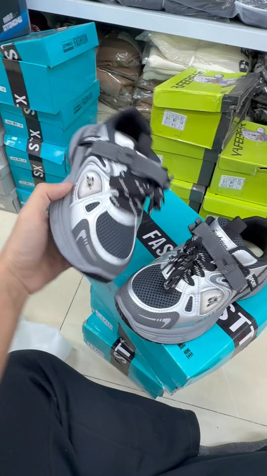 [🆕🇻🇳]  Tuyên Thuỳ Hải Phòng Shop Quần Áo Trẻ Em-Đồ Sơ Sinh-Giày Dép-Bỉm 🧑‍🧒❤️️👶⭐️ Sz 35-36-37 giá 99k a , shares-0✔️ , likes-19❤️️ , date-2025-12-09 22:38:57🇻🇳🇻🇳🇻🇳📰🆕