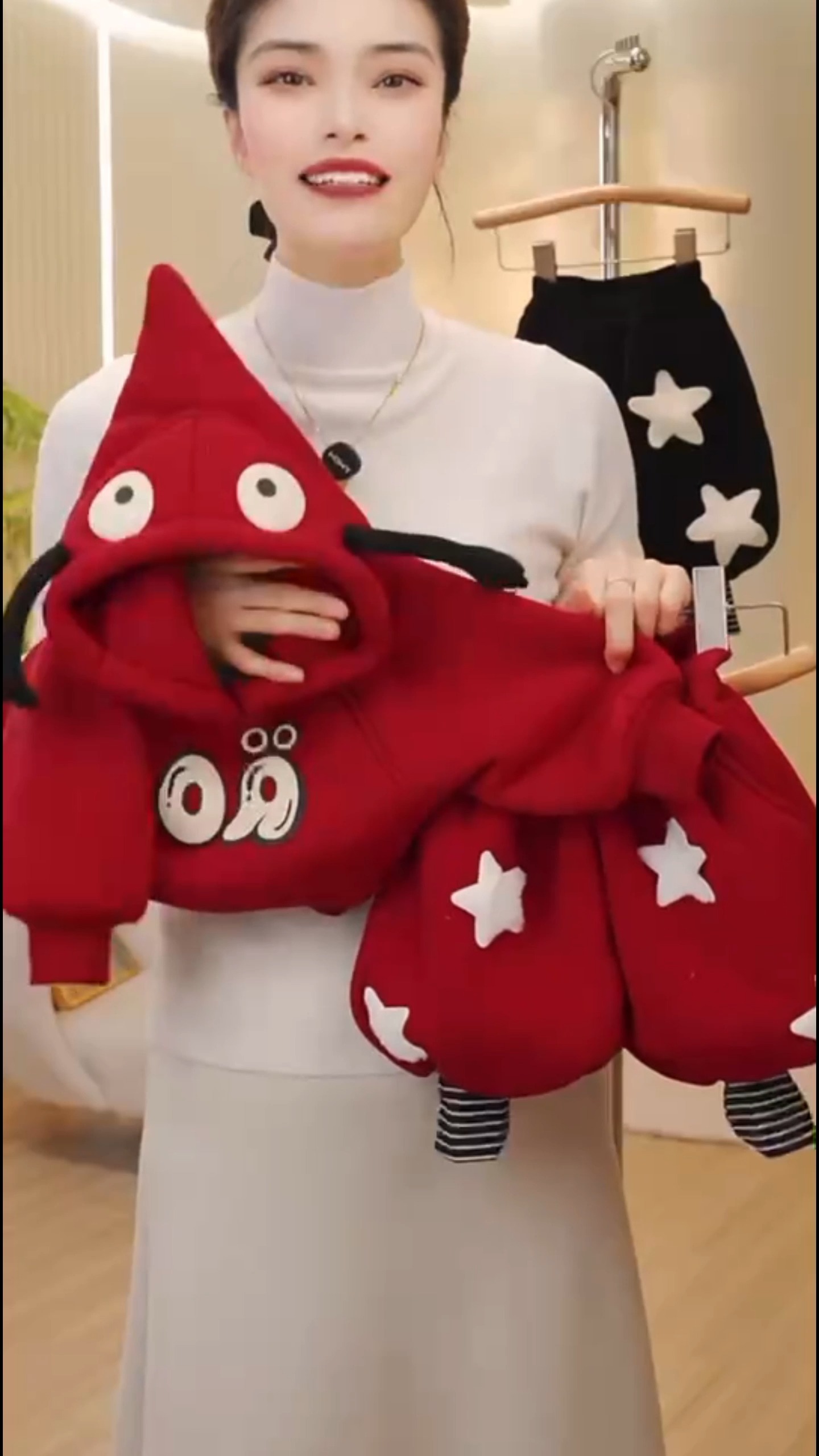 [🆕🇻🇳] Shop mẹ bé Hồng Ánh authenic 😎❤️️⭐️ Chị em công sở đâu rồi ạ??? Vợt liền cho em đôi này đi đẹp quáaaa. New Uk sêuuuu nha các bác ơi #435k ve tayyy ạ, xỏ vào là đi màu mix xinh quá , size còn  , shares-0✔️ , likes-2❤️️ , date-2025-12-06 21:41:29🇻🇳🇻🇳🇻🇳📰🆕