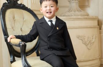 [🆕🇻🇳]  𝐊𝐢𝐦𝐞𝐞 – Thời trang thiết kế cho bé yêu 🧑‍🧒❤️️👶⭐️  ERIC VEST | Phong độ chuẩn quý ông nhí
Set Eric Vest với phom vest gọn gàng, chất liệu xịn mịn giúp bé trông vừa bảnh bao vừa đáng yêu. Chỉ cần khoác nhẹ , shares-0✔️ , likes-14❤️️ , date-2025-12-05 23:32:30🇻🇳🇻🇳🇻🇳📰🆕