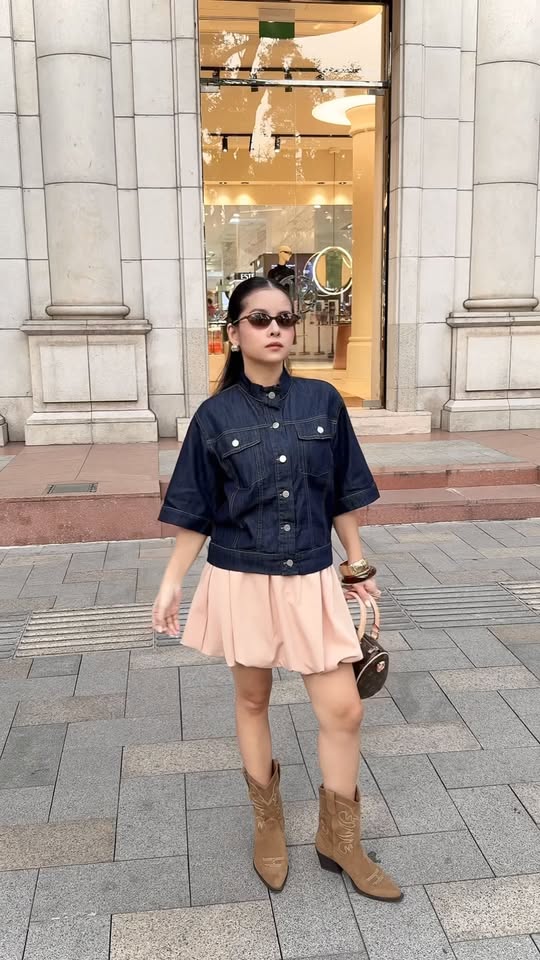 [🆕🇻🇳] Điện thoại xách tay Hàn quốc Công Dung ♥️️ Top1Shop 🛍️  Ip15/256 hồng, máy đẹp 98%, pin còn rất tổ. Bản quốc tế chay 2 sim 2 sóng ổn định. Giá siêu rẻ luôn chỉ 12.29tr pk sạc,cáp 20w, dán,ốp. Bảo hành full 3 thá , shares-0✔️ , likes-5❤️️ , date-2025-12-21 19:30:17🇻🇳🇻🇳🇻🇳📰🆕